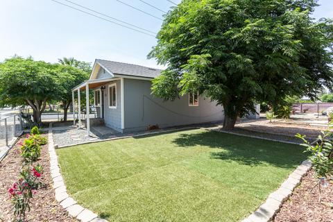 400 E 2nd St, Hanford, CA 93230 photo 2