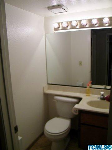1850 E Babcock Ave, Visalia, CA 93292 photo 13