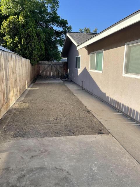 151 E Berkeley Ave, Tulare, CA 93274 photo 14