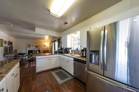 543 E Deodar Ln, Lemoore, CA 93245 photo 12