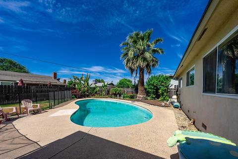 543 E Deodar Ln, Lemoore, CA 93245 photo 21