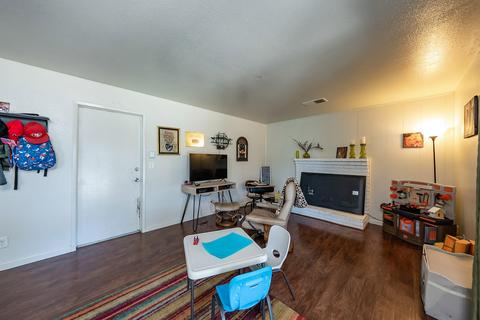 543 E Deodar Ln, Lemoore, CA 93245 photo 7