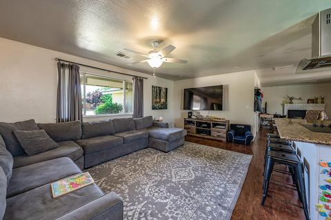 543 E Deodar Ln, Lemoore, CA 93245 photo 6