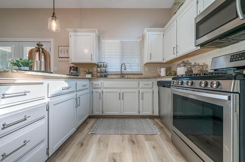 606 E Lark Ave, Visalia, CA 93292 photo 21