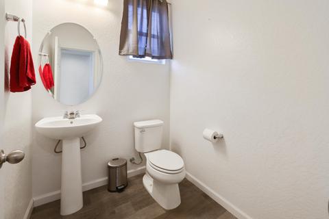 513 Daphne Ln, Lemoore, CA 93245 photo 6