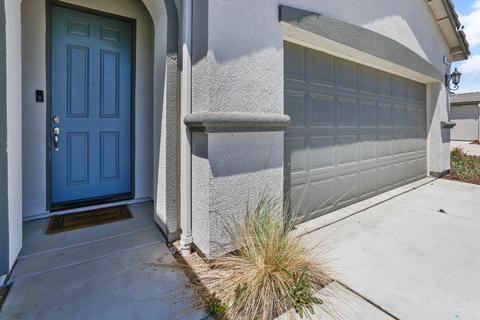 513 Daphne Ln, Lemoore, CA 93245 photo 3
