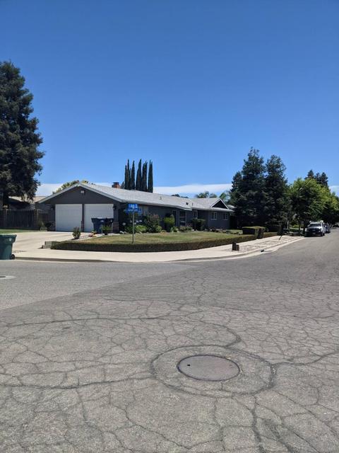 1708 E Ash Ave, Tulare, CA 93274 photo 2