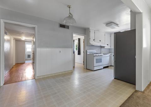 1010 W Iris Ave, Visalia, CA 93277 photo 12