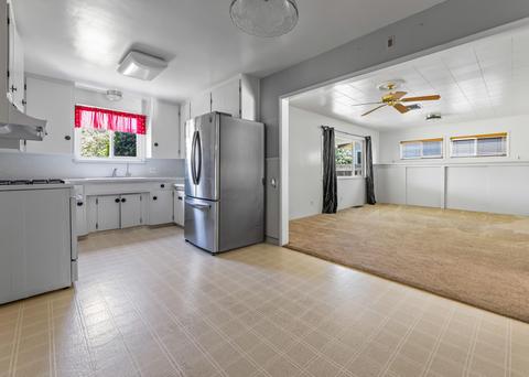 1010 W Iris Ave, Visalia, CA 93277 photo 13