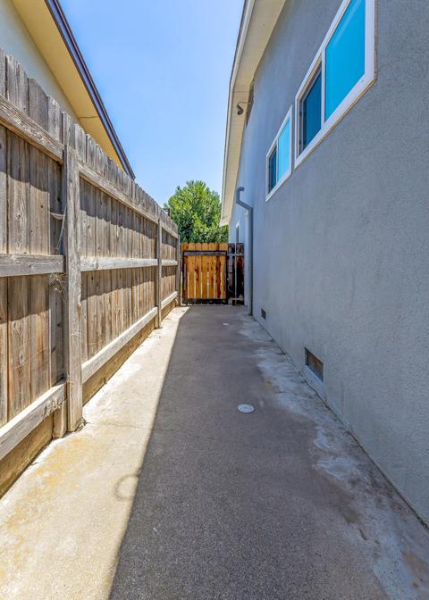 1010 W Iris Ave, Visalia, CA 93277 photo 36