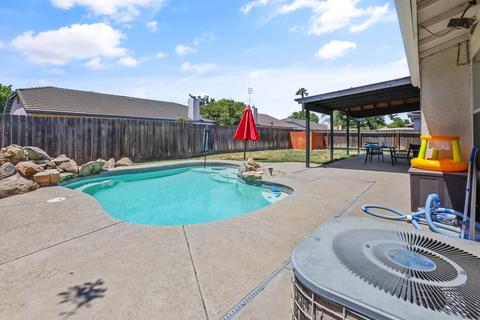 663 Bristol Ct, Lemoore, CA 93245 photo 30