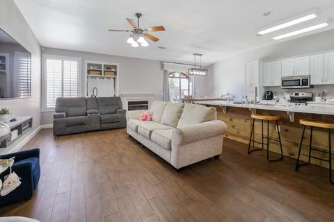 663 Bristol Ct, Lemoore, CA 93245 photo 9