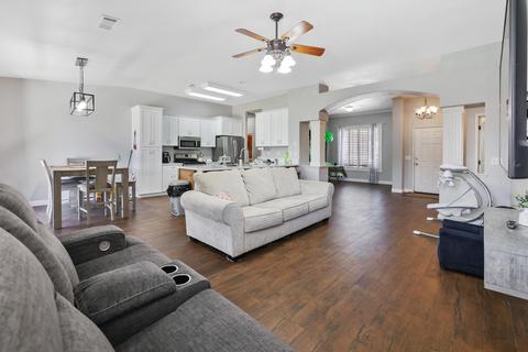 663 Bristol Ct, Lemoore, CA 93245 photo 12