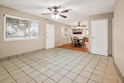 888 E Cinnamon Dr, Lemoore, CA 93245 photo 8