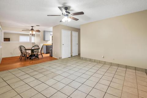 888 E Cinnamon Dr, Lemoore, CA 93245 photo 7