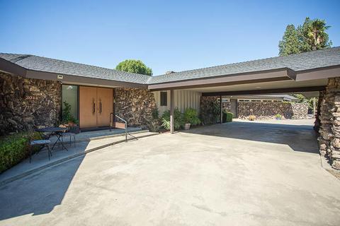 3044 W Iris Ave, Visalia, CA 93277 photo 2