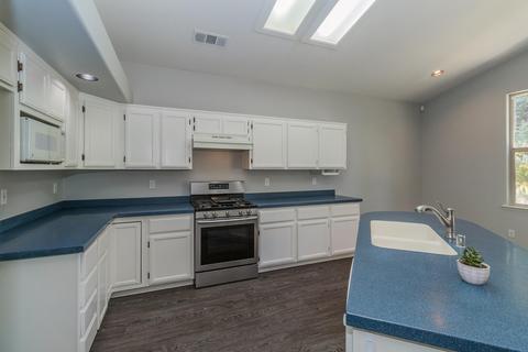 1446 E Parkview Ct, Visalia, CA 93292 photo 9