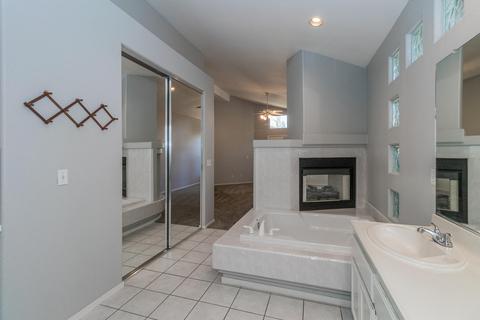 1446 E Parkview Ct, Visalia, CA 93292 photo 16
