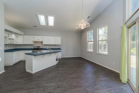 1446 E Parkview Ct, Visalia, CA 93292 photo 6