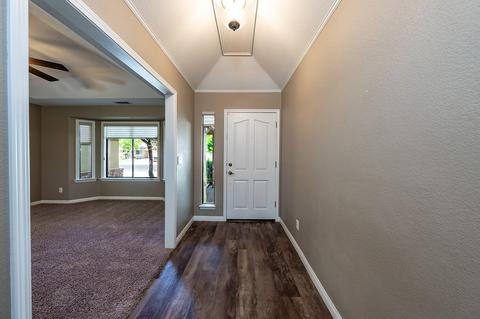 380 S Acacia Dr, Lemoore, CA 93245 photo 4