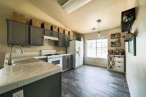 4336 E Paradise Ave, Visalia, CA 93292 photo 4