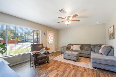 9 N Olive St, Lemoore, CA 93245 photo 8