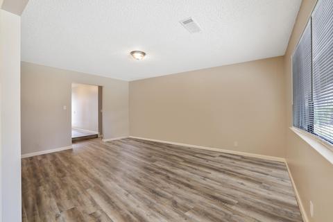 698 Tamarack Ln, Lemoore, CA 93245 photo 13