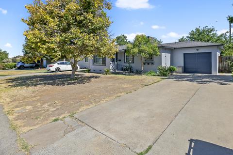 911 E Myrtle Ave, Visalia, CA 93292 photo 1