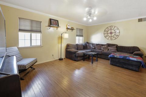911 E Myrtle Ave, Visalia, CA 93292 photo 5