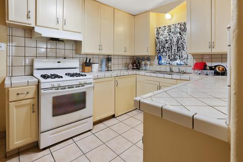 911 E Myrtle Ave, Visalia, CA 93292 photo 11