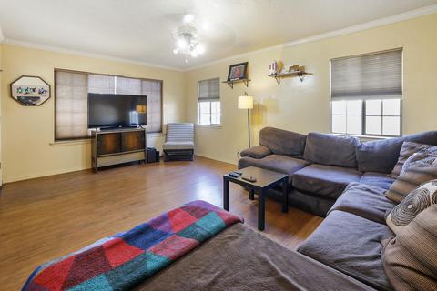 911 E Myrtle Ave, Visalia, CA 93292 photo 6