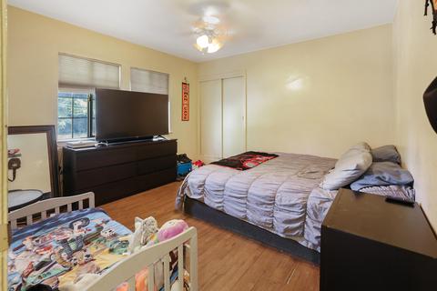 911 E Myrtle Ave, Visalia, CA 93292 photo 14