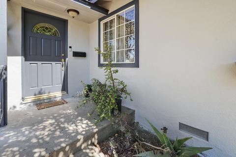 911 E Myrtle Ave, Visalia, CA 93292 photo 4