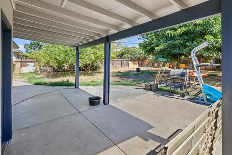 911 E Myrtle Ave, Visalia, CA 93292 photo 17
