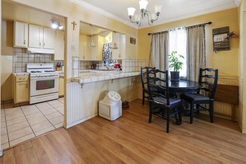 911 E Myrtle Ave, Visalia, CA 93292 photo 8