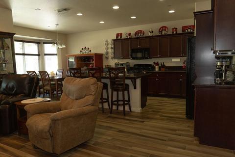 1054 Geneva Dr, Lemoore, CA 93245 photo 3