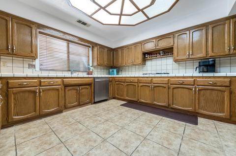 203 E Arlen Ave, Visalia, CA 93277 photo 13