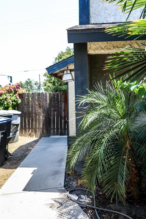 1217 E Ferguson, Visalia, CA 93291 photo 2