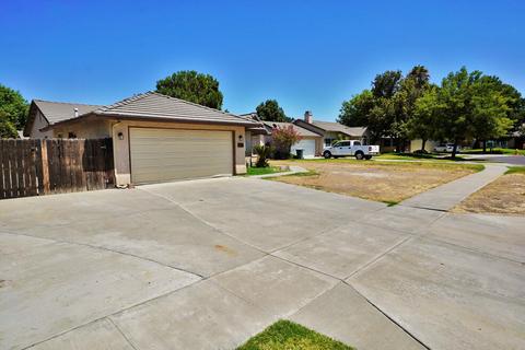 798 Heath Ct, Lemoore, CA 93245 photo 3