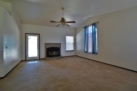 798 Heath Ct, Lemoore, CA 93245 photo 8