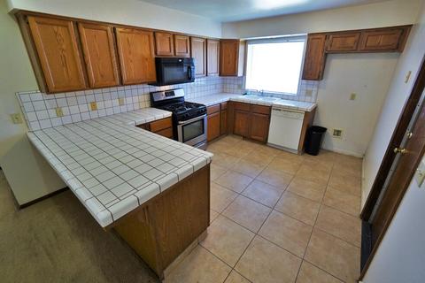 798 Heath Ct, Lemoore, CA 93245 photo 17