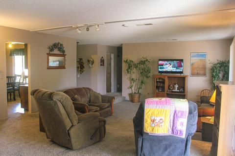 239 E Linzmeier Dr, Dinuba, CA 93618 photo 6