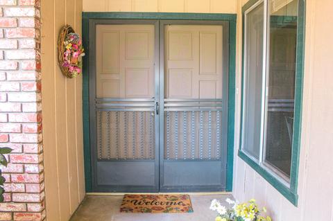 239 E Linzmeier Dr, Dinuba, CA 93618 photo 2