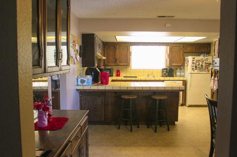 239 E Linzmeier Dr, Dinuba, CA 93618 photo 3
