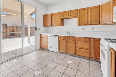 699 Wentworth Ct, Lemoore, CA 93245 photo 11