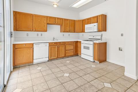 699 Wentworth Ct, Lemoore, CA 93245 photo 10