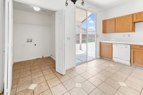 699 Wentworth Ct, Lemoore, CA 93245 photo 13