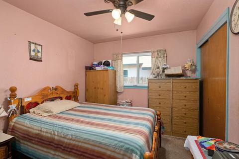 561 E Yale Ave, Dinuba, CA 93618 photo 14
