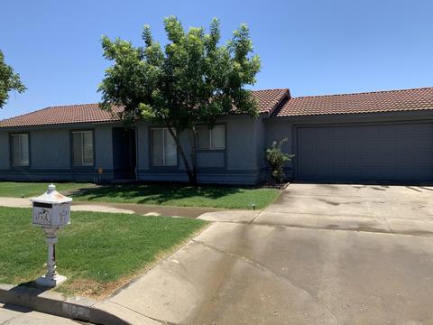 871 E Ash Ave, Tulare, CA 93274 photo 2