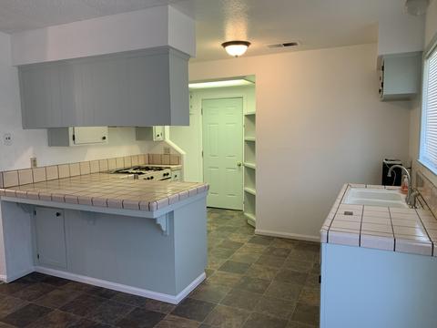 871 E Ash Ave, Tulare, CA 93274 photo 4